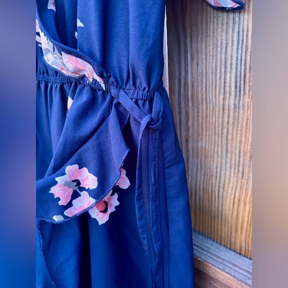 Hint of Blush dress Ruffle Navy Floral Sz. Medium - Picture 6 of 11